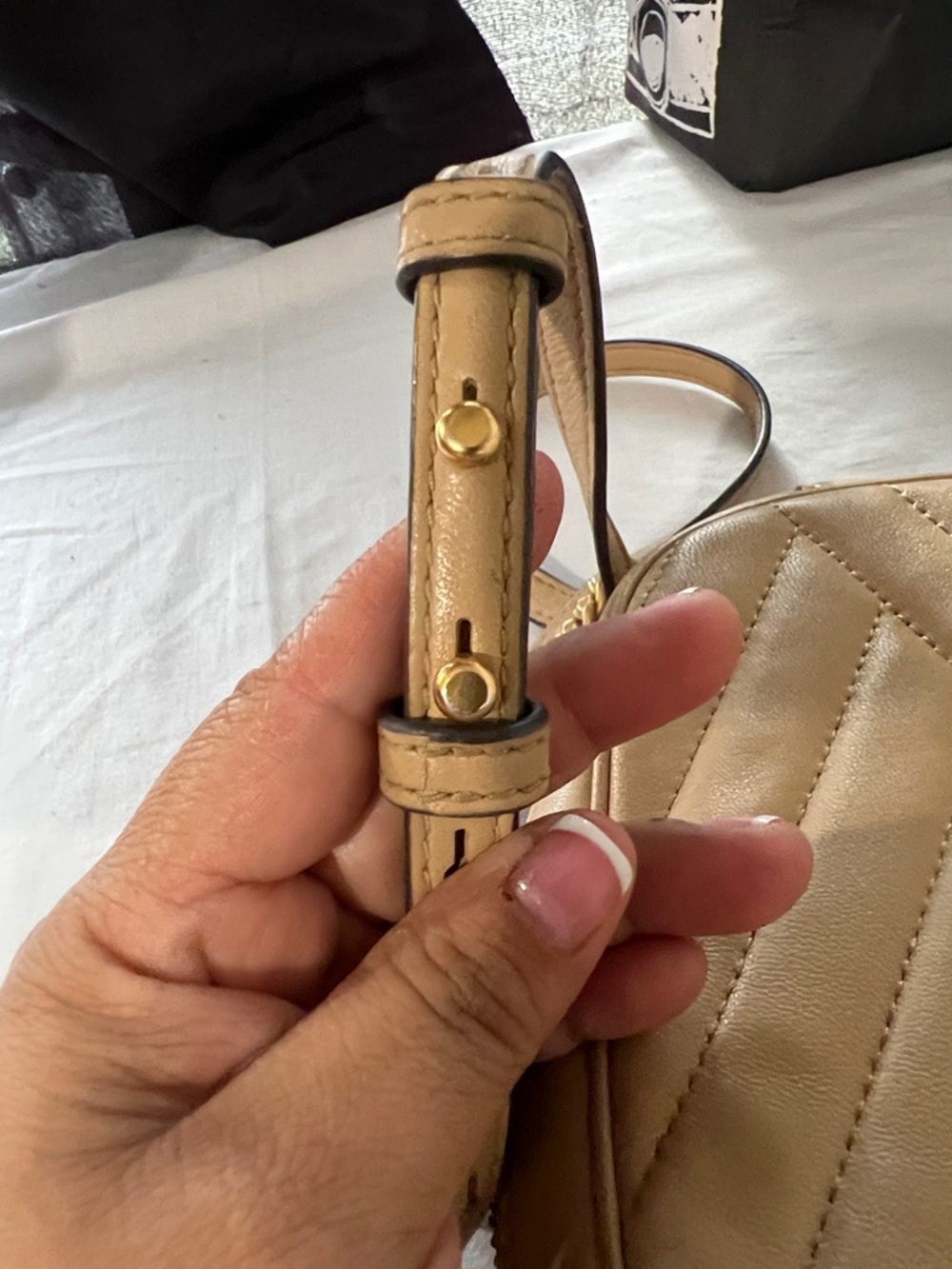 Tory Burch Beige Chevron Quilted Camera Crossbody with Gold Hardware - Picture 4 of 8